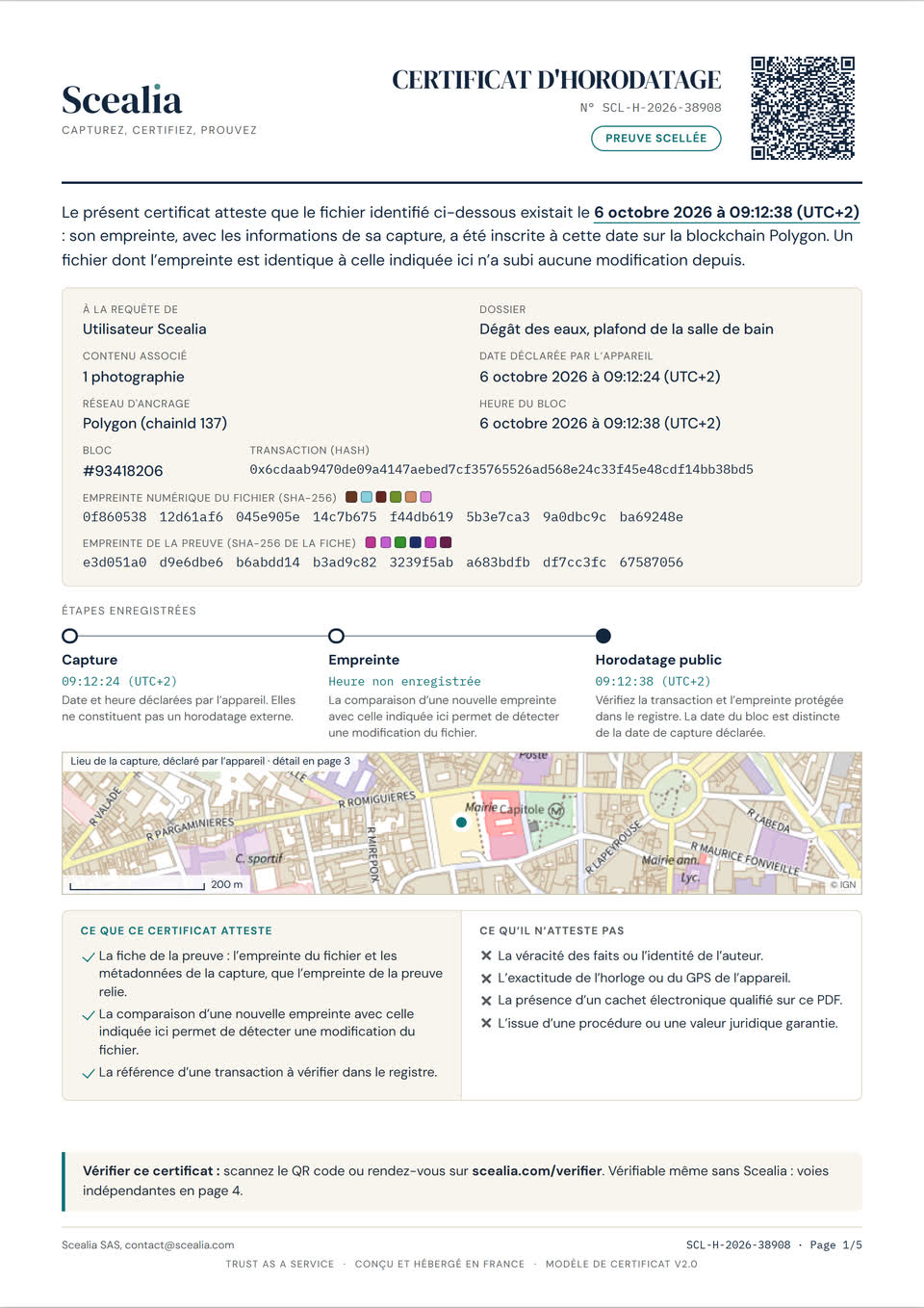 Page 1 d’un certificat d’horodatage Scealia, données fictives : en-tête et QR code, attestation, identification et empreintes, étapes et lieu de la capture, ce que le certificat atteste et n’atteste pas, vérification.